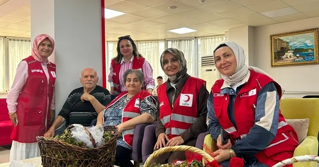 Kızılay dan huzurevi sakinlerine fındık ikramı Düzce Haberleri Habertürk Yerel Haberler
