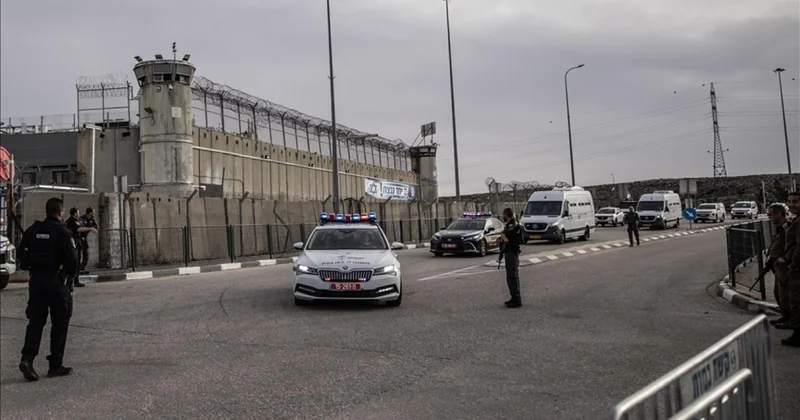 Soykırımcı İsrail, 69 Filistinli hakkında suçlama yöneltmeksizin idari tutuklama kararı çıkardı
