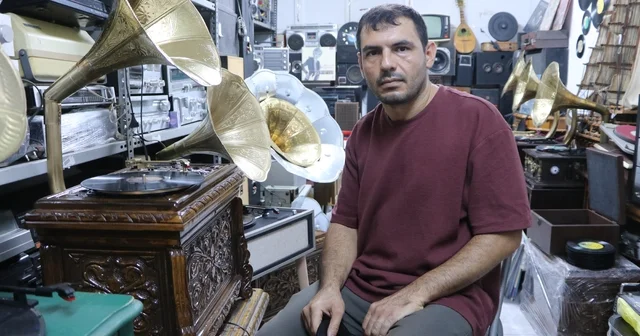 Asırlık gramofonları hayata döndürerek tarihin sesini yaşatıyor Adana Haberleri Habertürk Yerel Haberler