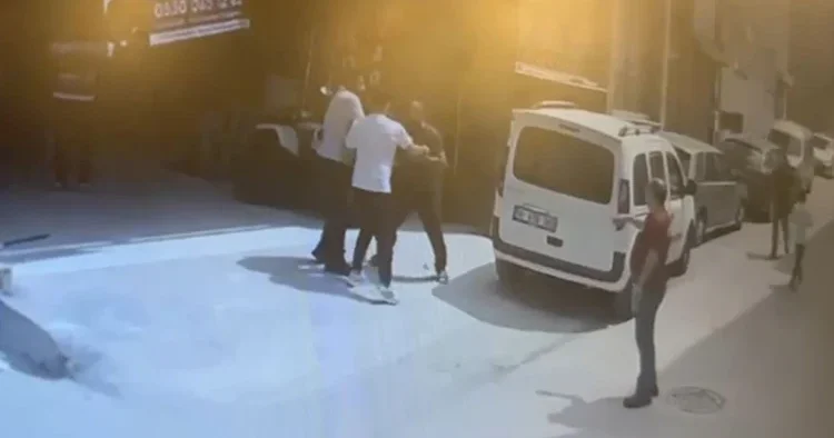 Bursa da akrabaların dükkan kavgası: 1 i bıçakla 6 yaralı, 4 gözaltı