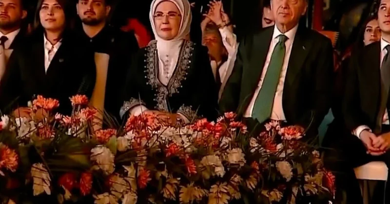 AK Parti nin 25. yıl kutlamalarında Cumhurbaşkanı Erdoğan ı mest eden gösteri