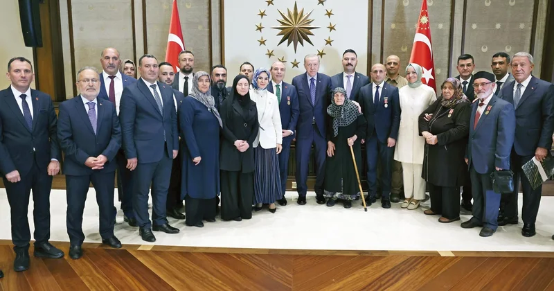 Şehit aileleriyle kucaklaşma