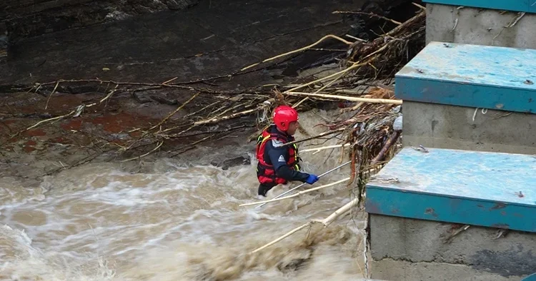 Giresun da selin ardından kaybolan 2 kişi aranıyor