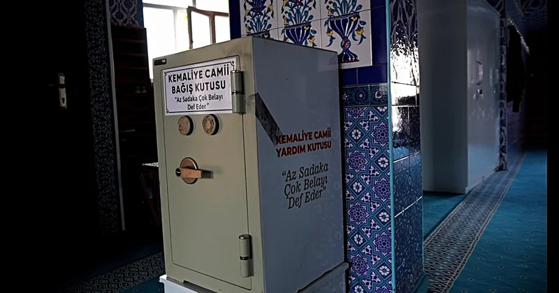Camiye girip bağış kasasını devirmeye çalışan iki kişi, güvenlik kameralarından tespit edilerek gözaltına alındı