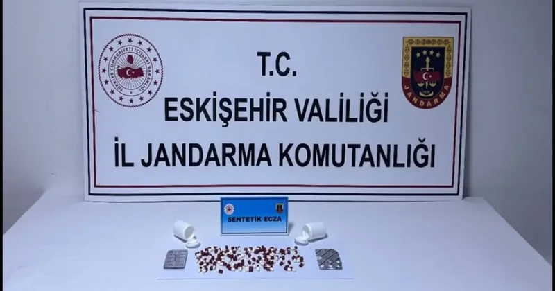 Üzerinde 128 adet sentetik ecza hapı taşıyan otobüs yolcusu jandarmaya yakalandı