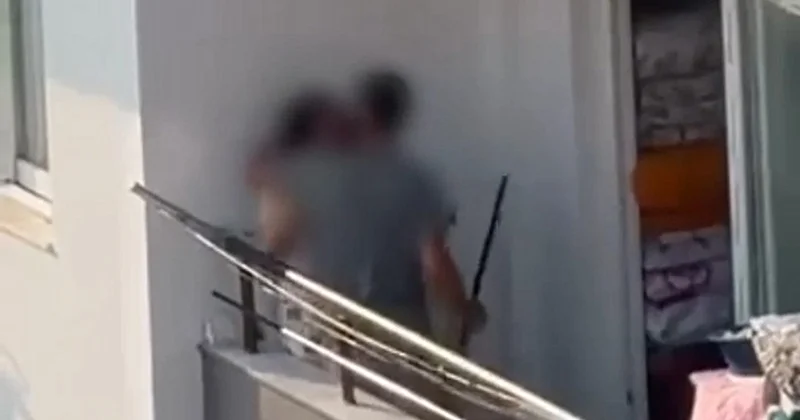 Balkonda kadına sopalı dehşet kamerada! Çığlıkları böyle yankılandı