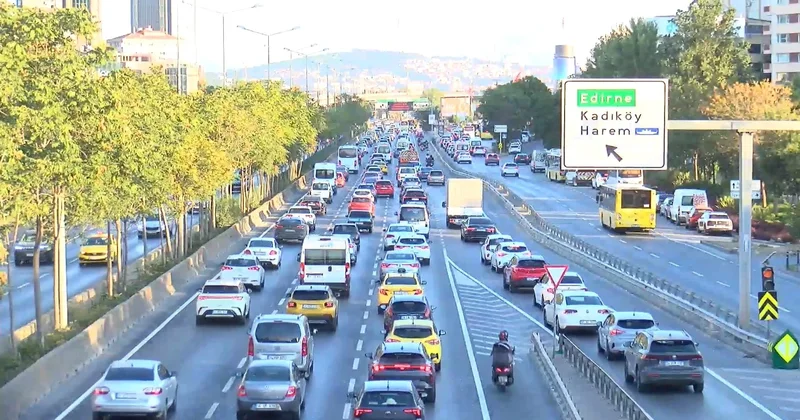 İstanbul da trafik yoğunluğu! Günün erken saatlerinde başladı