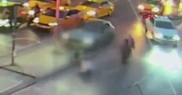 Şişli’deki trafik kazasında üzerine trafik ışığı devrilen Mısırlı turist hayatını kaybetti
