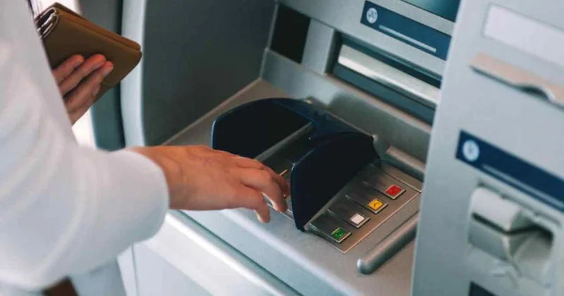 ATM’den 140 lira çekmek isterken bankanın açığını buldu: 77 milyon lirayı çekip gitti Sözcü Gazetesi