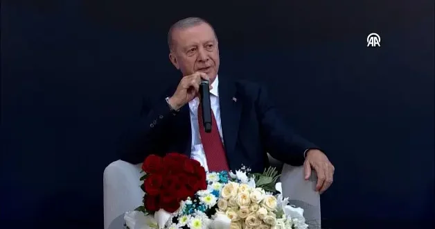 Başkan Erdoğan Resul Dindar’ın “Uzun İnce Bir Yoldayım” ve Çayeli nden Öteye türkülerine eşlik etti