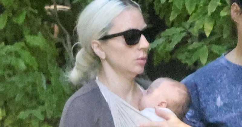 Yeni anne olan Lady Gaga bebeğiyle ilk kez görüntülendi