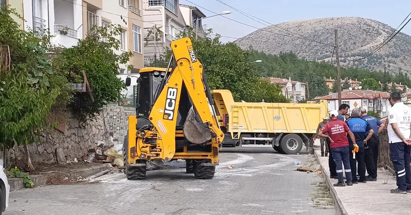 Kötü koku gelen evden 1 ton atık çıktı