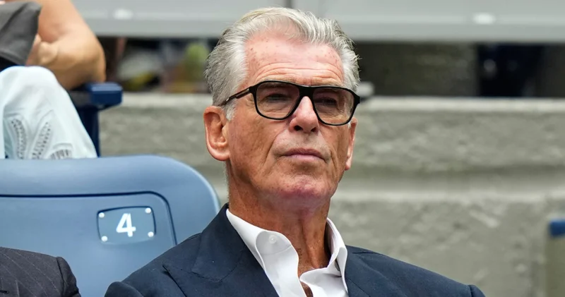 Tenis maçında yayın saati 0.07 yi gösterdiğinde kamera Pierce Brosnan a çevrildi