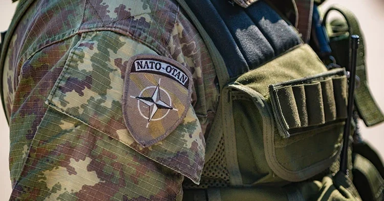NATO üssünde casusluk alarmı: Tinder da başlayan aşk krize yol açtı