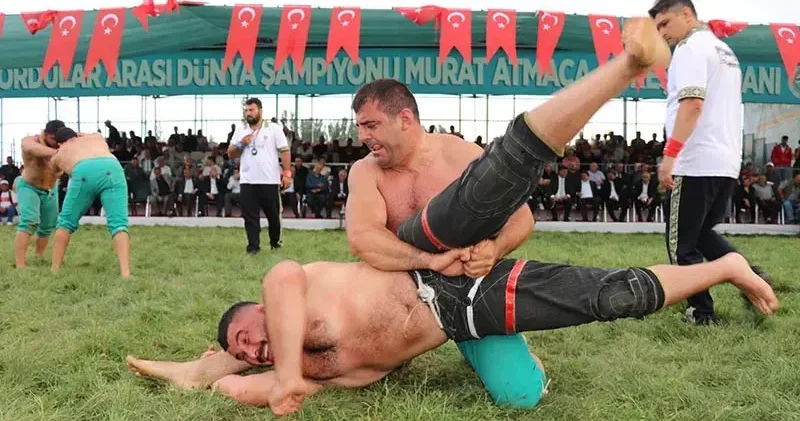 Uluslararası Pasinler Karakucak Güreşleri nde Kenan Gör başpehlivan oldu