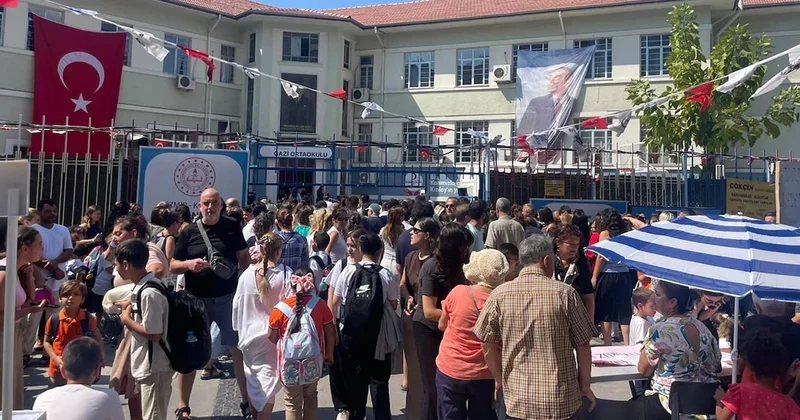 Üç okul tek binaya sıkıştırıldı: Veliler isyan etti Sözcü Gazetesi