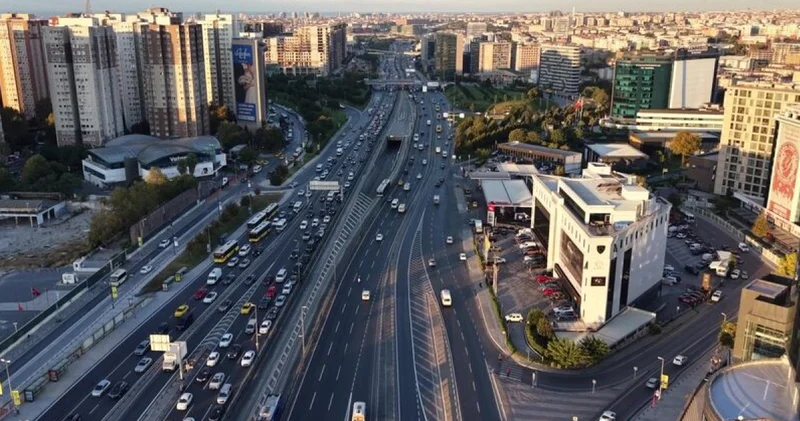 SON DAKİKA HABERİ: İstanbul da trafik hafta sonu gibi: % 38