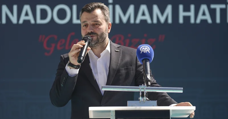 Kadıköy Anadolu İmam Hatip Lisesi, YKS de derece yapan mezununa Togg hediye etti