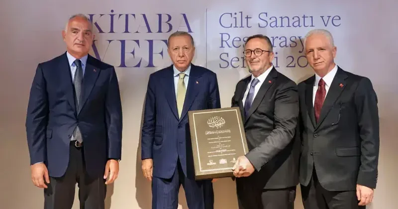 Bakan Ersoy: Tarihi Taşlıcalı Hüseyin Paşa Camii Mushaf ı Şerifi nin tıpkıbasımını tamamladık