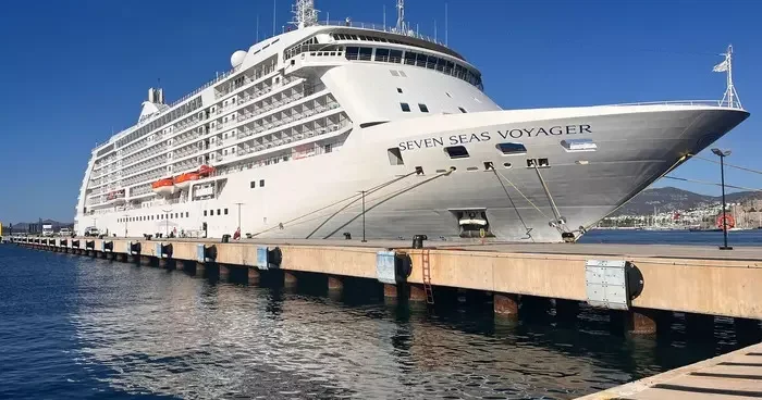 Seven Seas Voyager kruvaziyeri Bodrum Limanı na demirledi