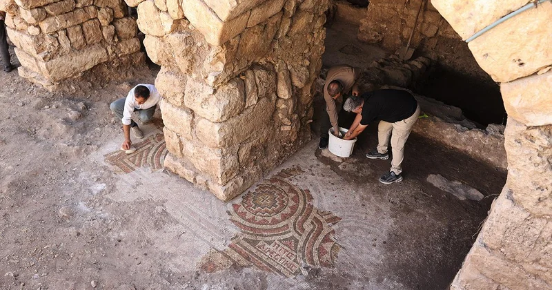 Midyat’ta 1500 yıllık mozaik keşfi