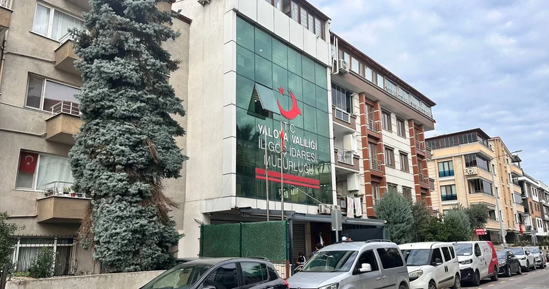 Yalova da İl Göç İdaresi Müdürü ve 7 kişiye resmi belgede sahtecilik suçundan gözaltı
