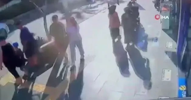 Maganda yaya geçidinde gurbetçi aileye çarptı!