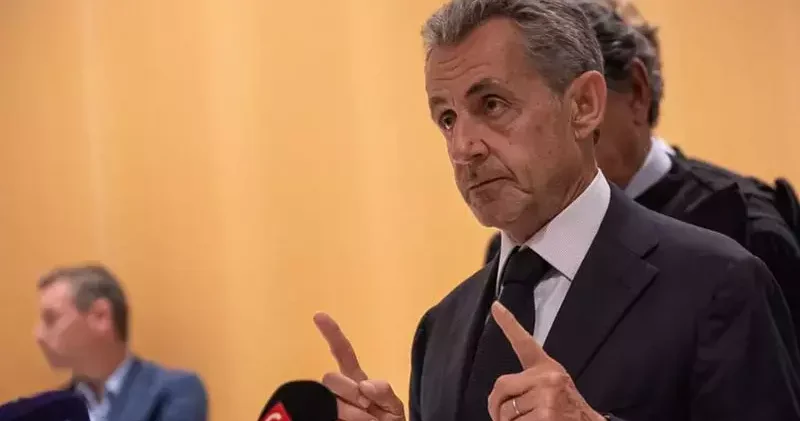 Eski Fransa Cumhurbaşkanı Sarkozy, 21 Ekim’de cezaevine girecek