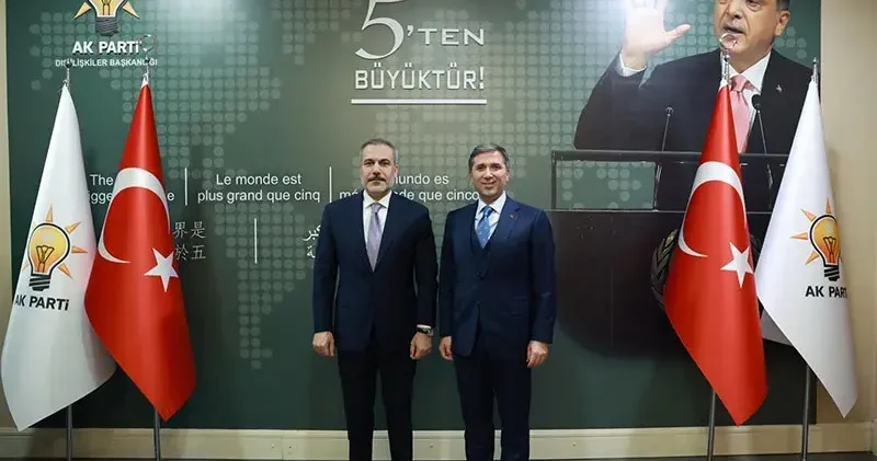 Bakan Fidan, AK Parti Dış İlişkiler Başkanı Sırakaya ile görüştü