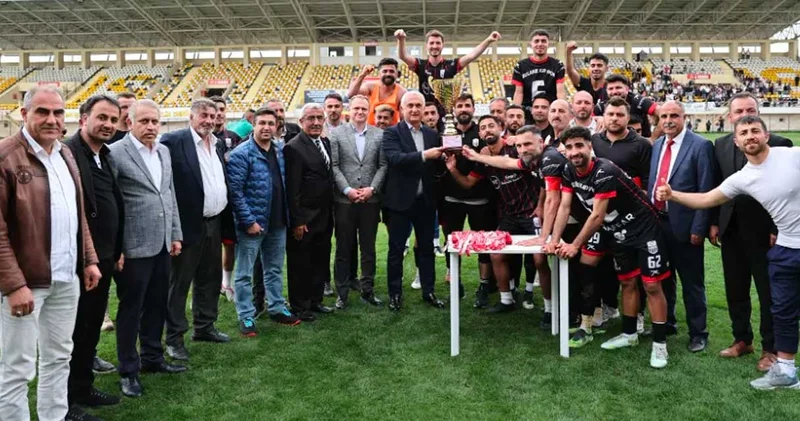 Futbolcular esnaftan yardım istedi