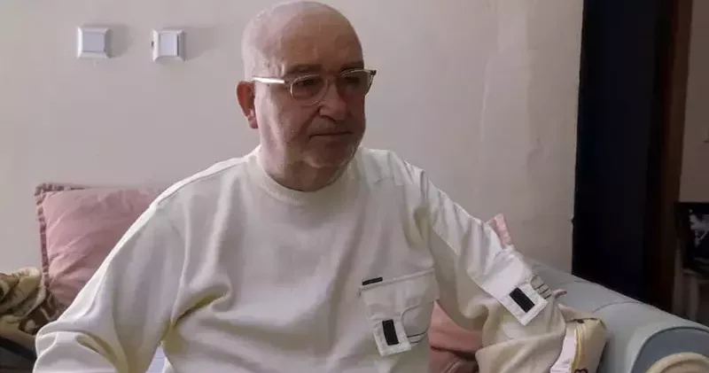 Kendi selasını okuttu
