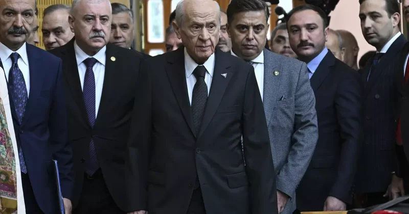 Bahçeli nin grup toplantısında taktığı rozet ve yüzük dikkat çekti