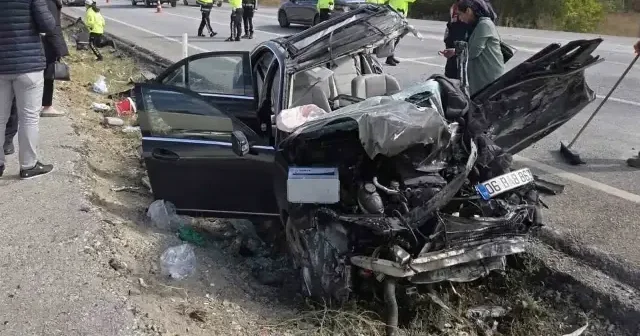 Ankara’da karşı şeride geçen tır otomobile çarptı: 2’si ağır 4 yaralı Hayat Haberleri