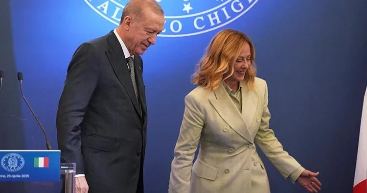 Dünya basının dikkatini çekti: Cumhurbaşkanı Erdoğan dan Meloni’ye esprili uyarı... 13 yıl önce bırakmıştı