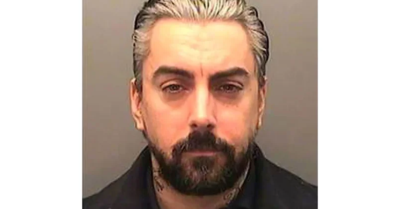 Lostprophets’in solisti Ian Watkins cezaevinde bıçaklanarak öldürüldü