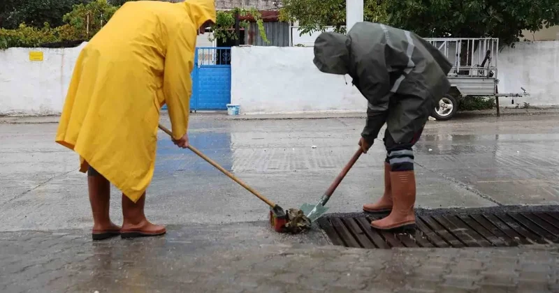 Sağanak yağışa karşı Menteşe’de kesintisiz mesai