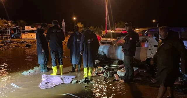 Antalya da sağanak nedeniyle mahsur kalan 22 kişi kurtarıldı Antalya Haber Habertürk Yerel Haberler
