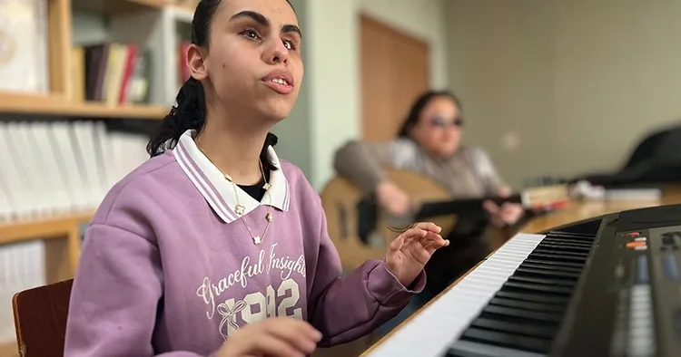 Mutlak kulak yeteneğiyle hayran bırakan Duygu nun hedefi konservatuvar