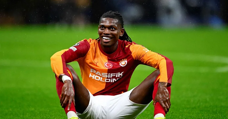 Galatasaray taraftarı Leao ya ateş püskürdü: Bu adam neye gülüyor?