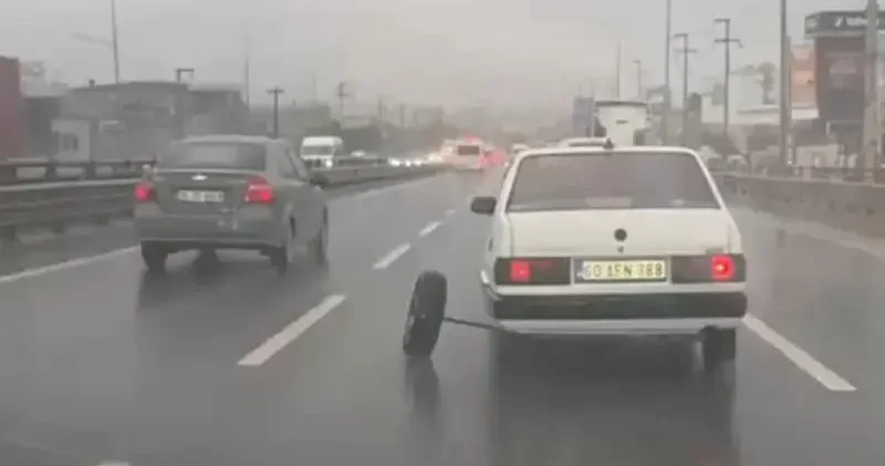 Seyir halindeki otomobilin aks demiri kırıldı