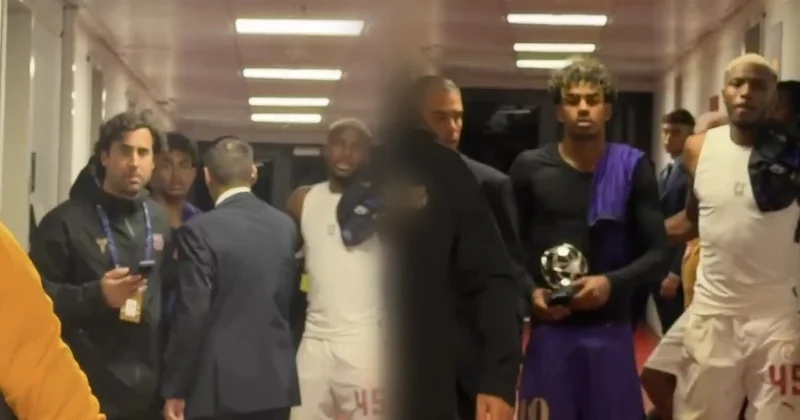 Osimhen Yamal ı bir anda kolundan tutup getirdi! Galatasaray Barcelona maçı sonrası dikkat çeken olay Sözcü Gazetesi