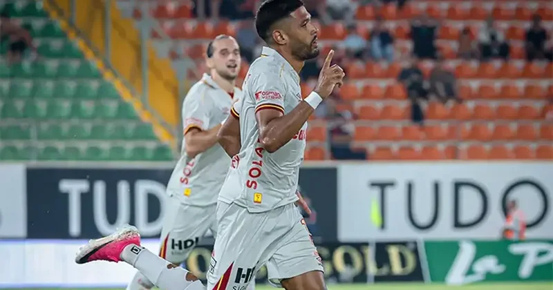 Göztepeli Rhaldney kariyerindeki 300. maçına çıktı Fanatik Gazetesi Futbol Haberleri Spor