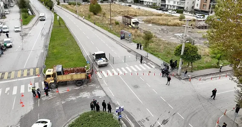 Hak sahibi davayı kazandı, caddenin bir bölümü çitle kapatıldı