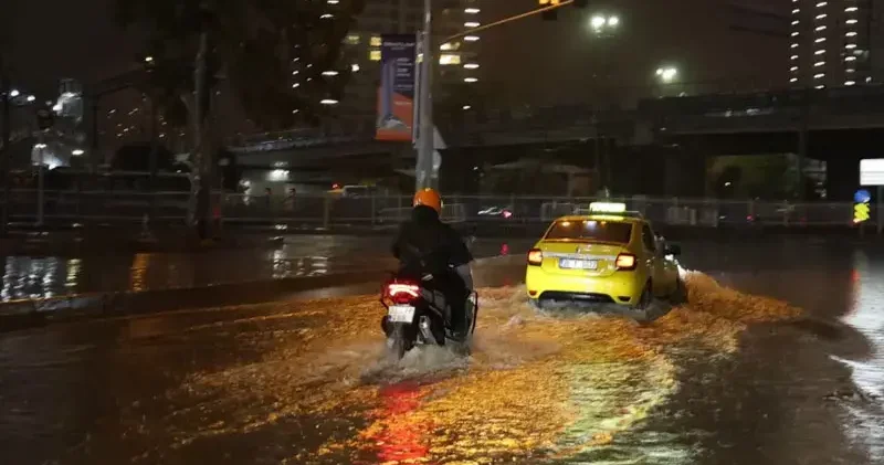 İzmir’de sağanak etkili oldu