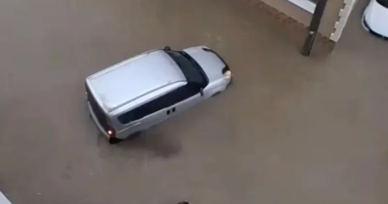 Susurluk’ta aniden bastıran sağanak yağış zor anlar yaşattı