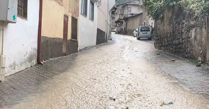 Tokat’ta kuvvetli sağanak yağış etkili oldu