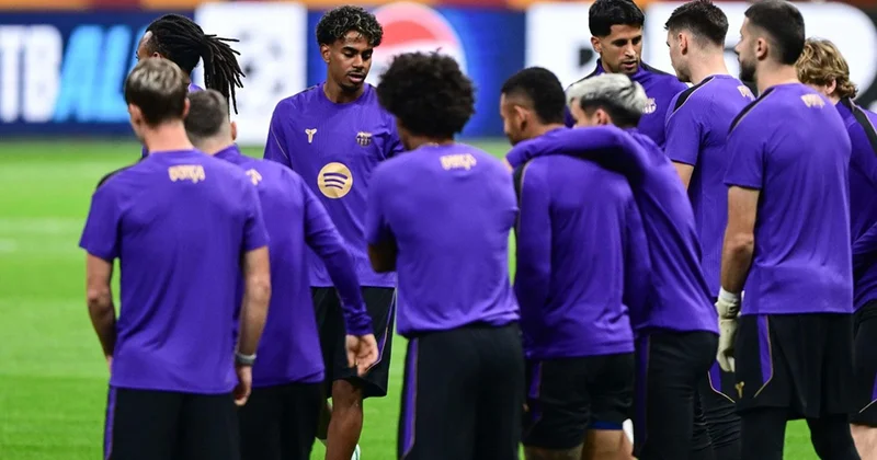 Maç bitti ama gitmediler! Barcelona dan Galatasaray a sürpriz ziyaret