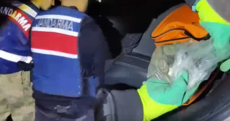 Tarihi eserleri satmaya çalışırken kıskıvrak yakalandılar!