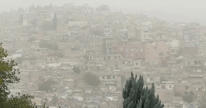 Şanlıurfa’da toz taşınımı! Görüş mesafesi 20 metreye kadar düştü