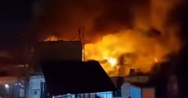 Fabrika yerleşkesinde çıkan yangında 6 işyeri zarar gördü Denizli Haberleri